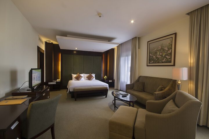Room 11 of 38