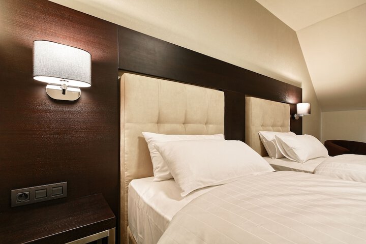 Room 9 of 43