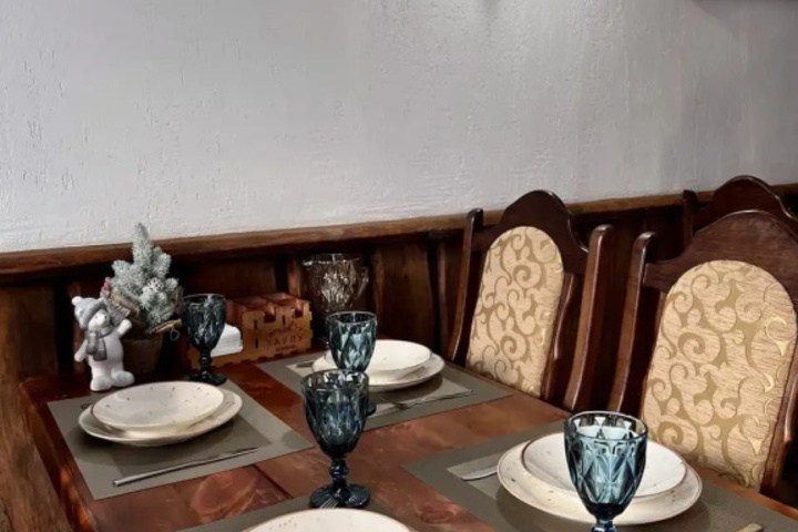 Dining 13 of 27