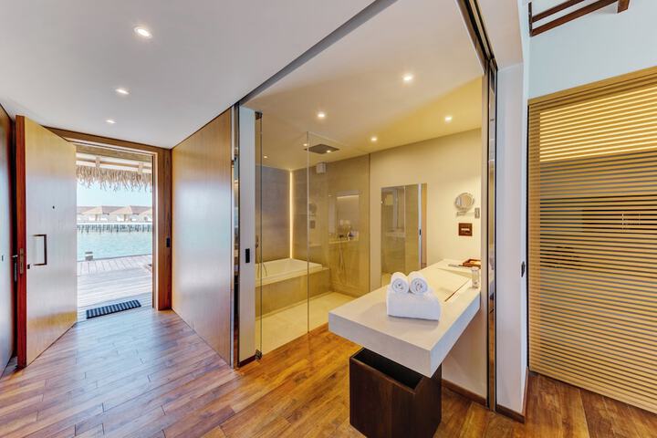 Room 32 of 122