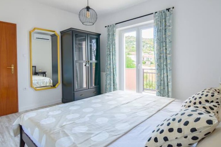Room 3 of 27
