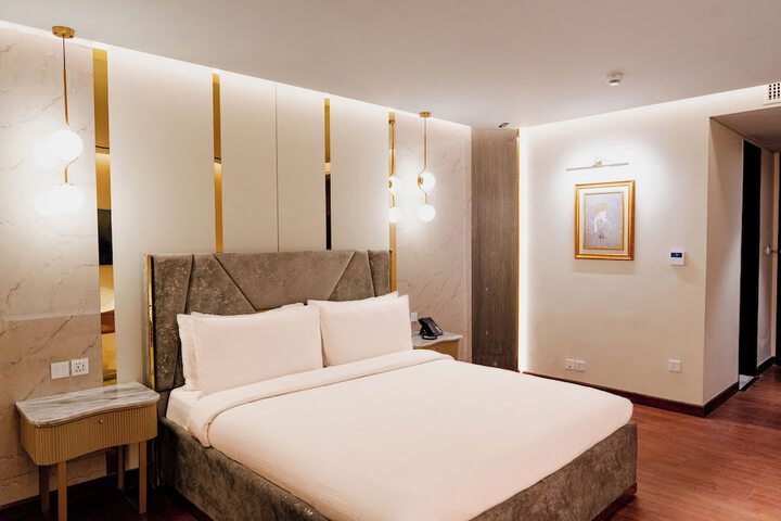 Room 2 of 93