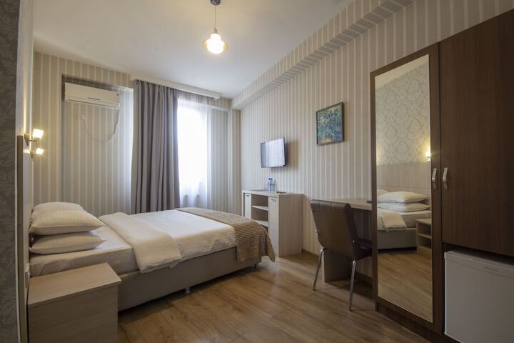 Room 34 of 48