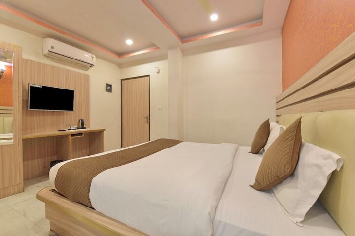 Room 10 of 24