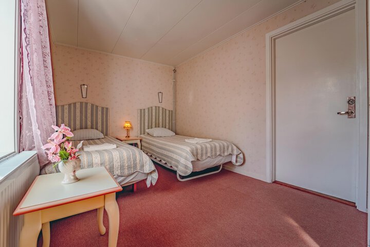 Room 54 of 148