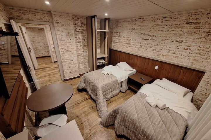 Room 44 of 82
