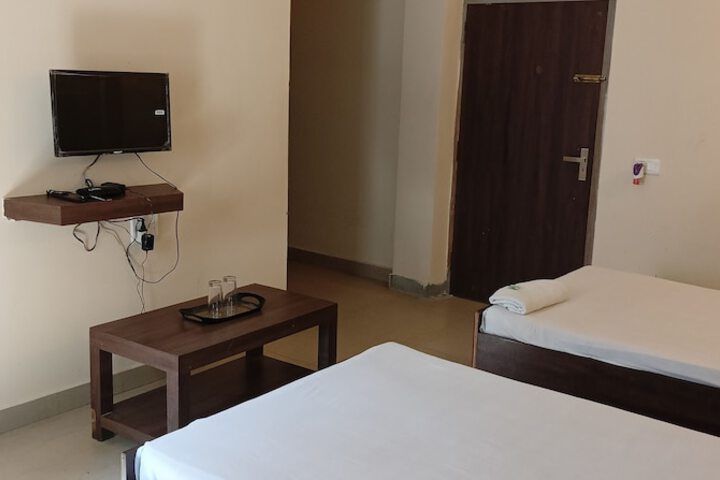 Room 15 of 37