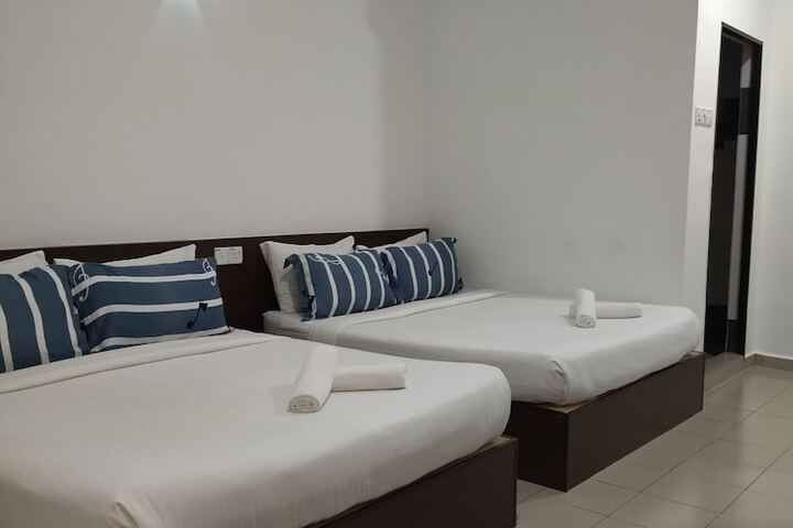 Room 10 of 33