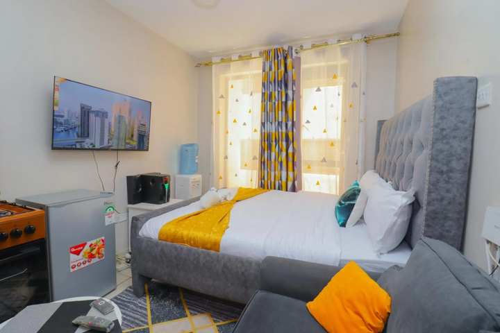 Room 2 of 10