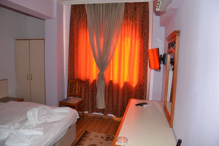 Room 17 of 28