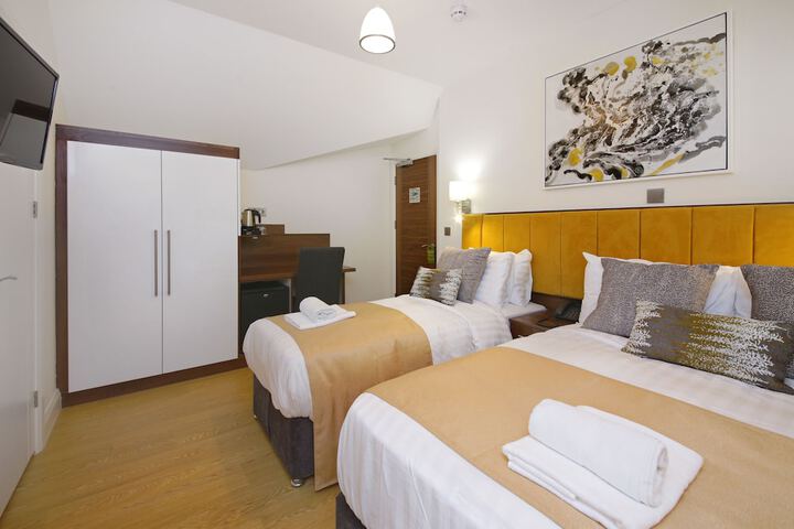 Room 33 of 171