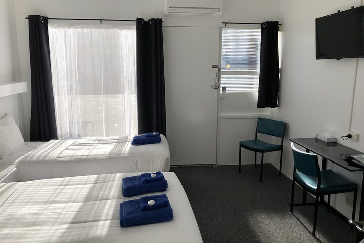 Room 8 of 118