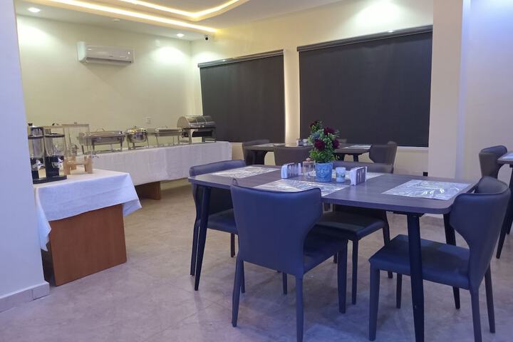Dining 69 of 77