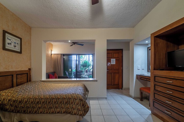 Room 13 of 125