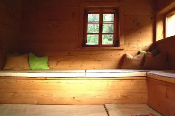 Room 3 of 32