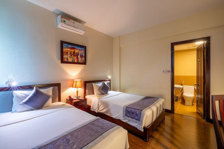 Room 37 of 104