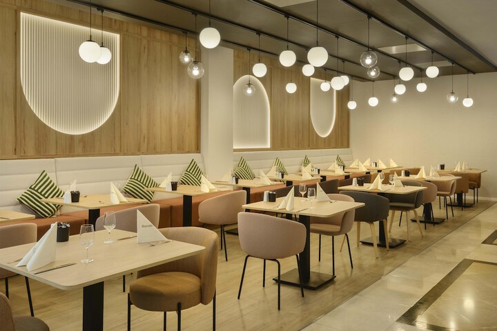 Dining 52 of 92