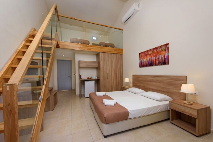 Room 6 of 65