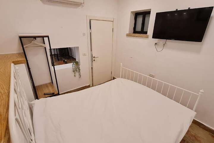 Room 8 of 21