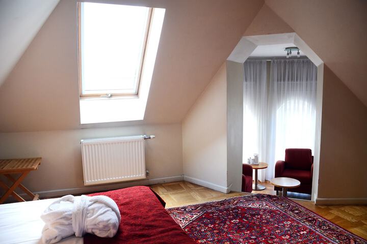 Room 27 of 229