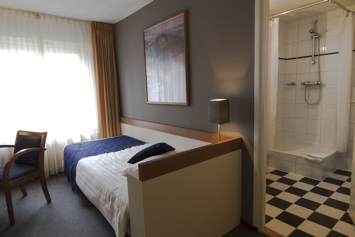 Room 6 of 26