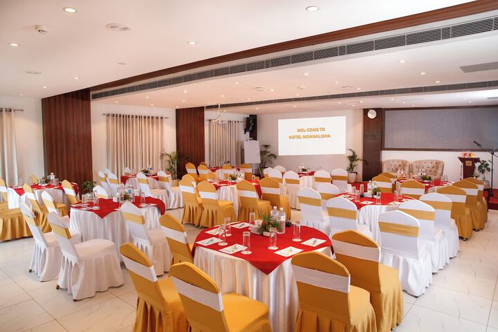 Ballroom/Hall 45 of 48
