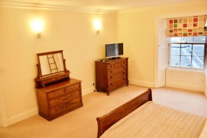 Room 14 of 24