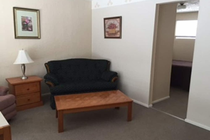 Room 6 of 11