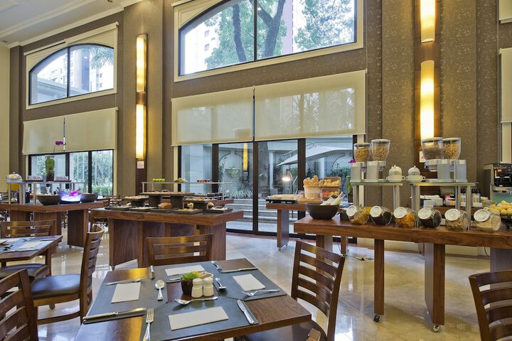 Dining 74 of 128