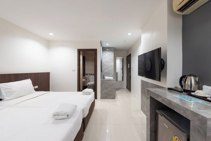 Room 32 of 70