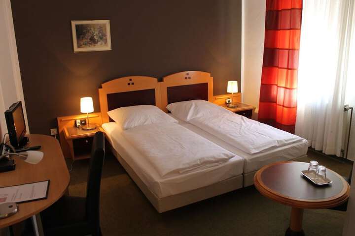 Room 14 of 38