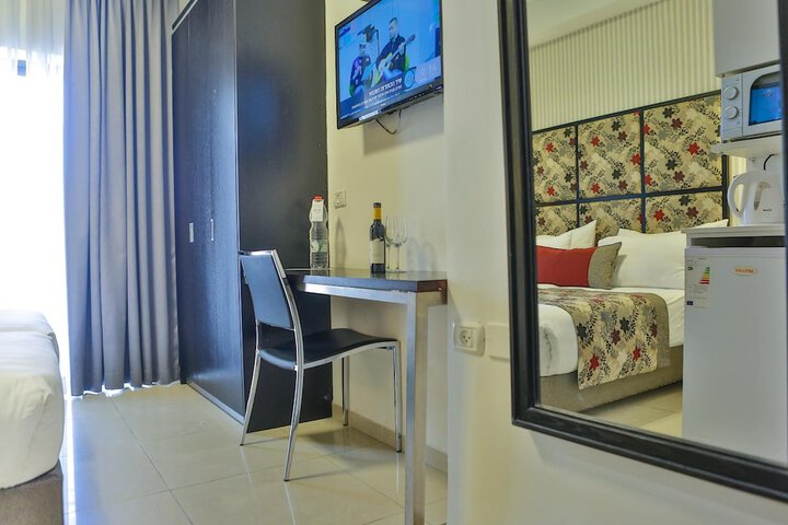 Room 18 of 50