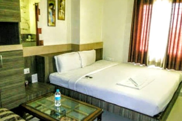 Room 10 of 16