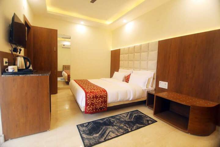 Room 5 of 17