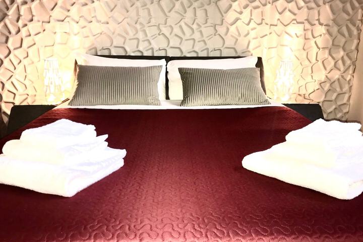 Room 8 of 37