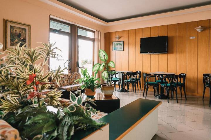 Entrance & Lobby