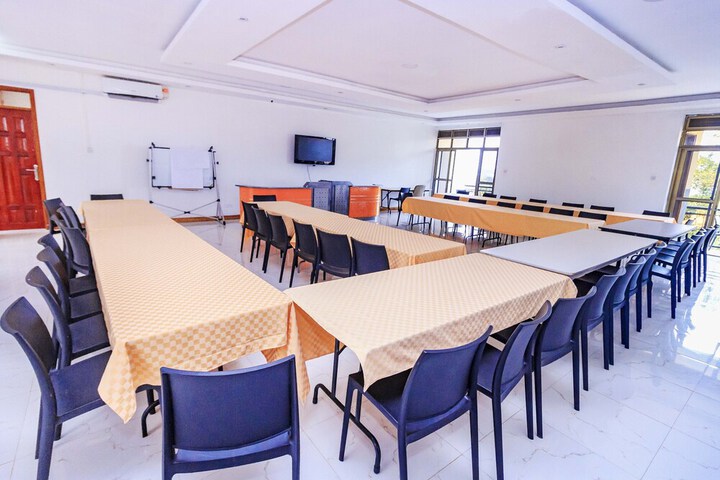 Business Center 39 of 86