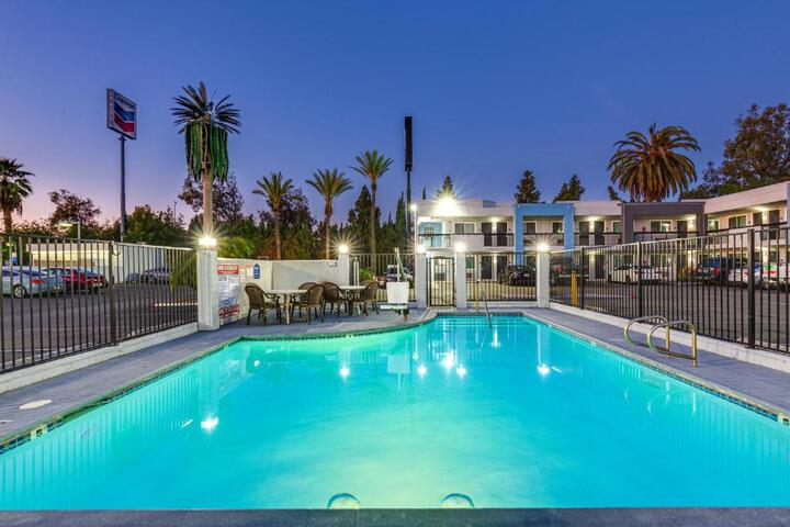 Pool 8 of 23