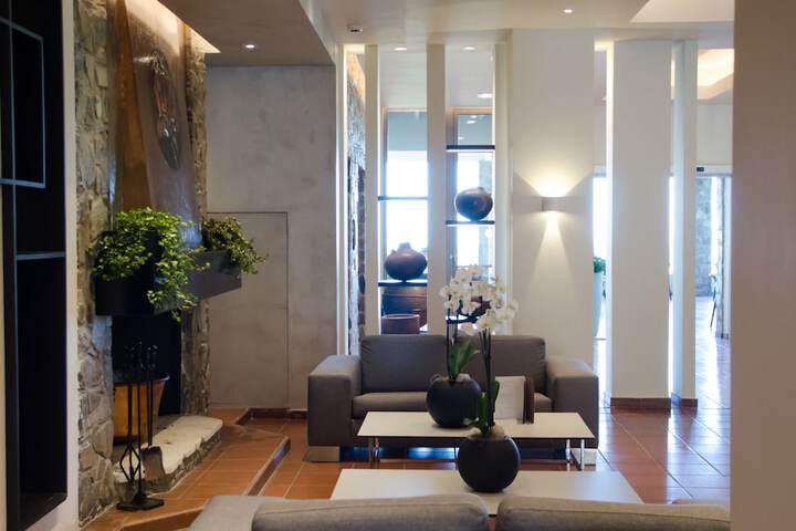 Guest Lobby