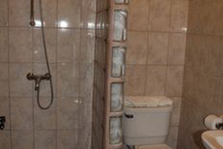 Room 13 of 181