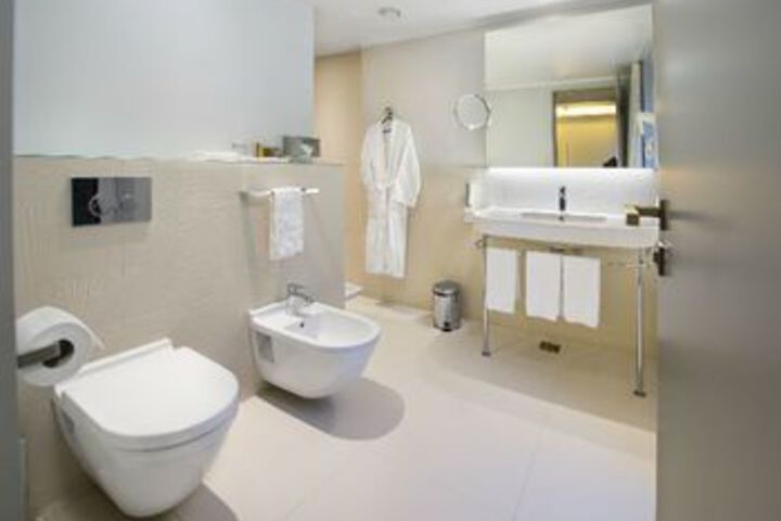 Room 10 of 73