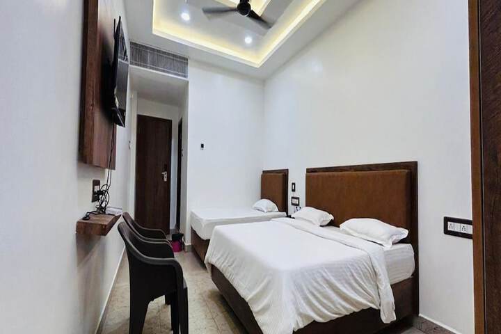 Room 16 of 33