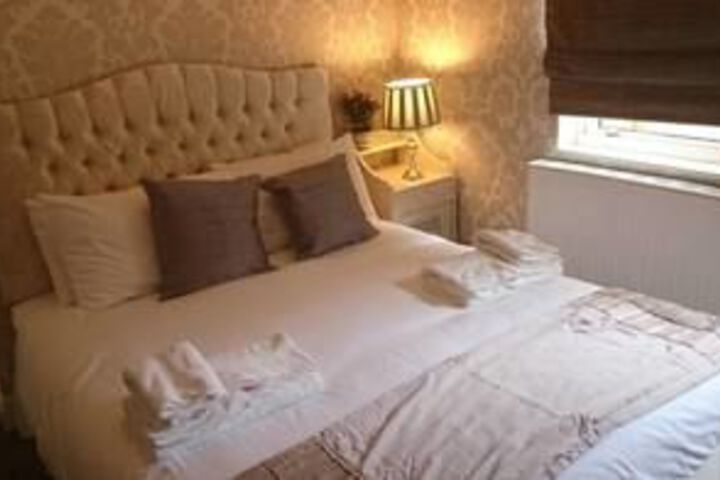 Room 10 of 28
