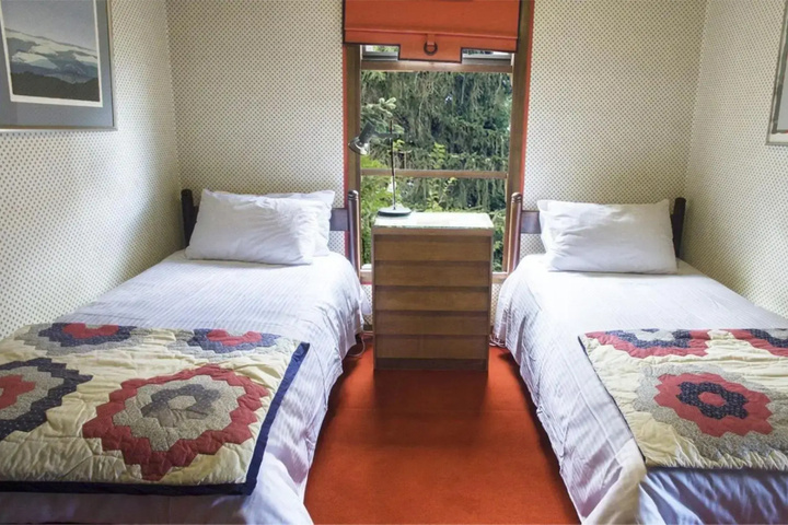 Room 4 of 11