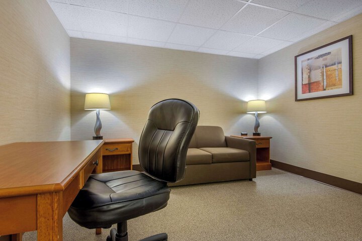 Room 25 of 39
