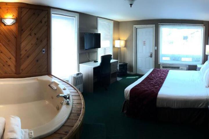 1 King Bed with Hot Tub (3 of 11)
