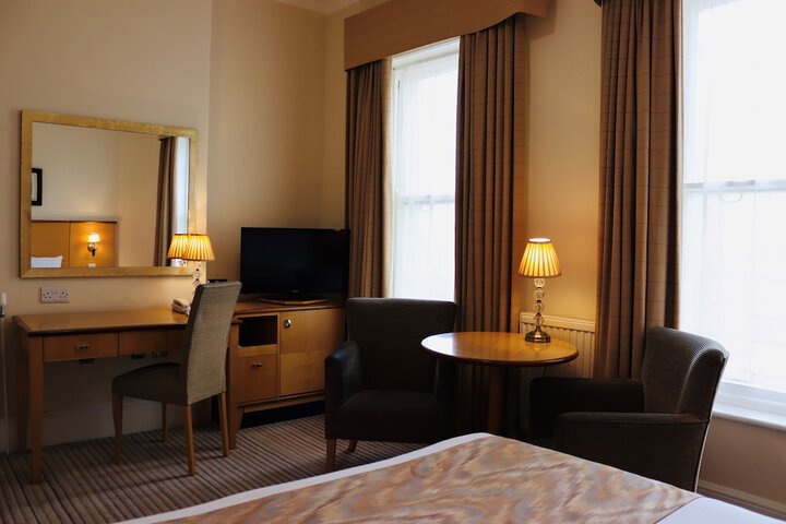 Room 10 of 90