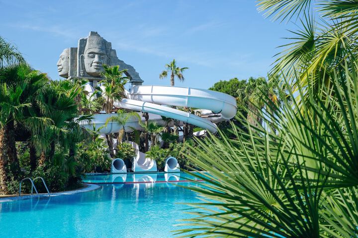 Hotel Pool