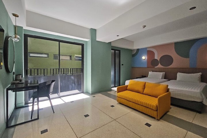 Room 12 of 16