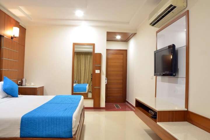 Room 10 of 34